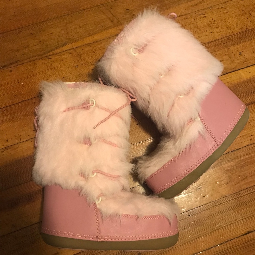 Vintage LEI 90s Lace up Pink Furry Moon Boots